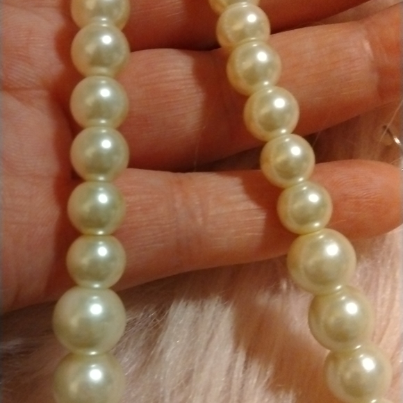 NEW 2 PC Set Faux Pearl Necklace and Earring set! - Picture 7 of 7